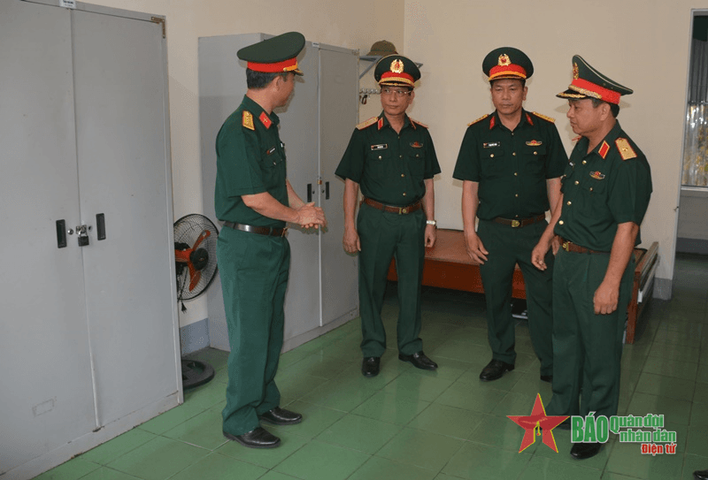 Tổng cục Hậu cần kiểm tra kết quả công tác vận tải, tàu thuyền tại Quân khu 4