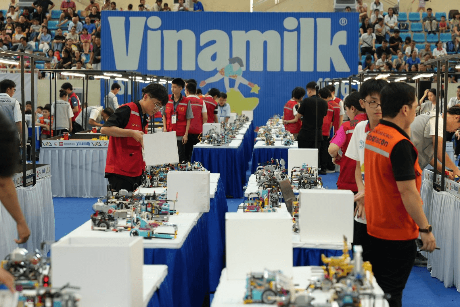 Vinamilk đồng hành cùng hơn 1.500 tài năng trẻ trong cuộc thi Robotacon Wro 2024
