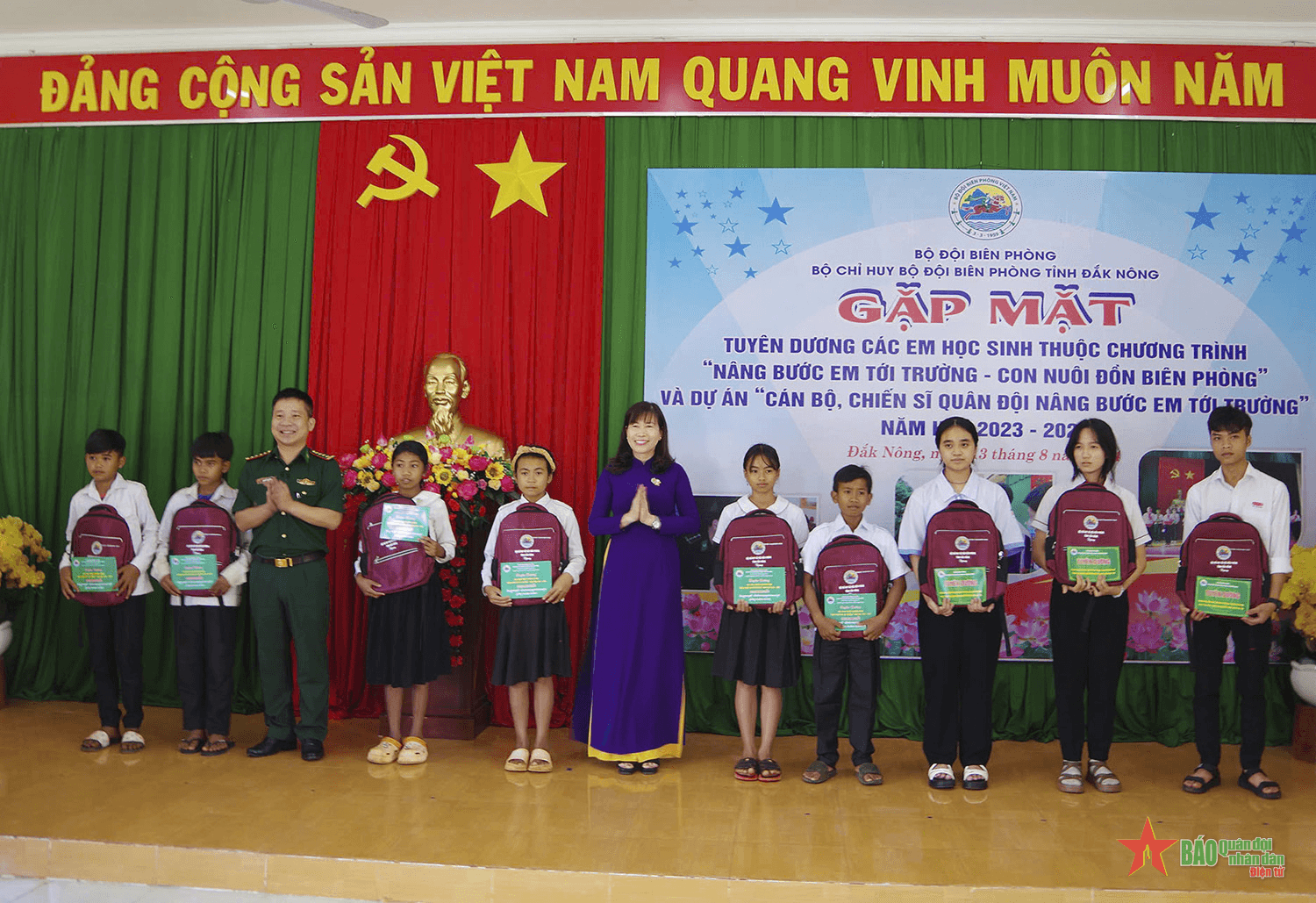 Bộ đội Biên phòng Đắk Nông tuyên dương học sinh nghèo khu vực biên giới