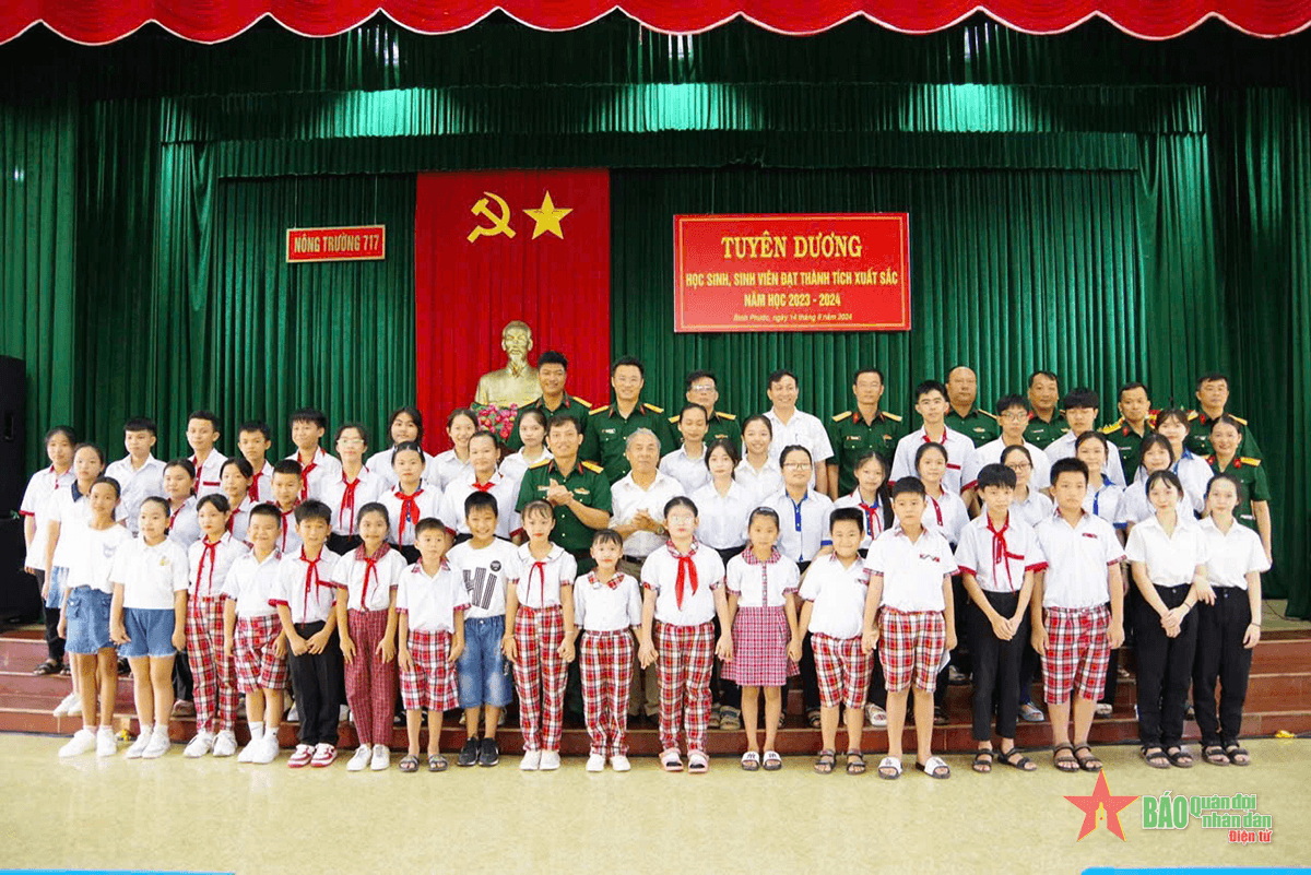 Trung đoàn 717 (Binh đoàn 16): Tuyên dương học sinh, sinh viên đạt thành tích xuất sắc trong năm học 2023-2024