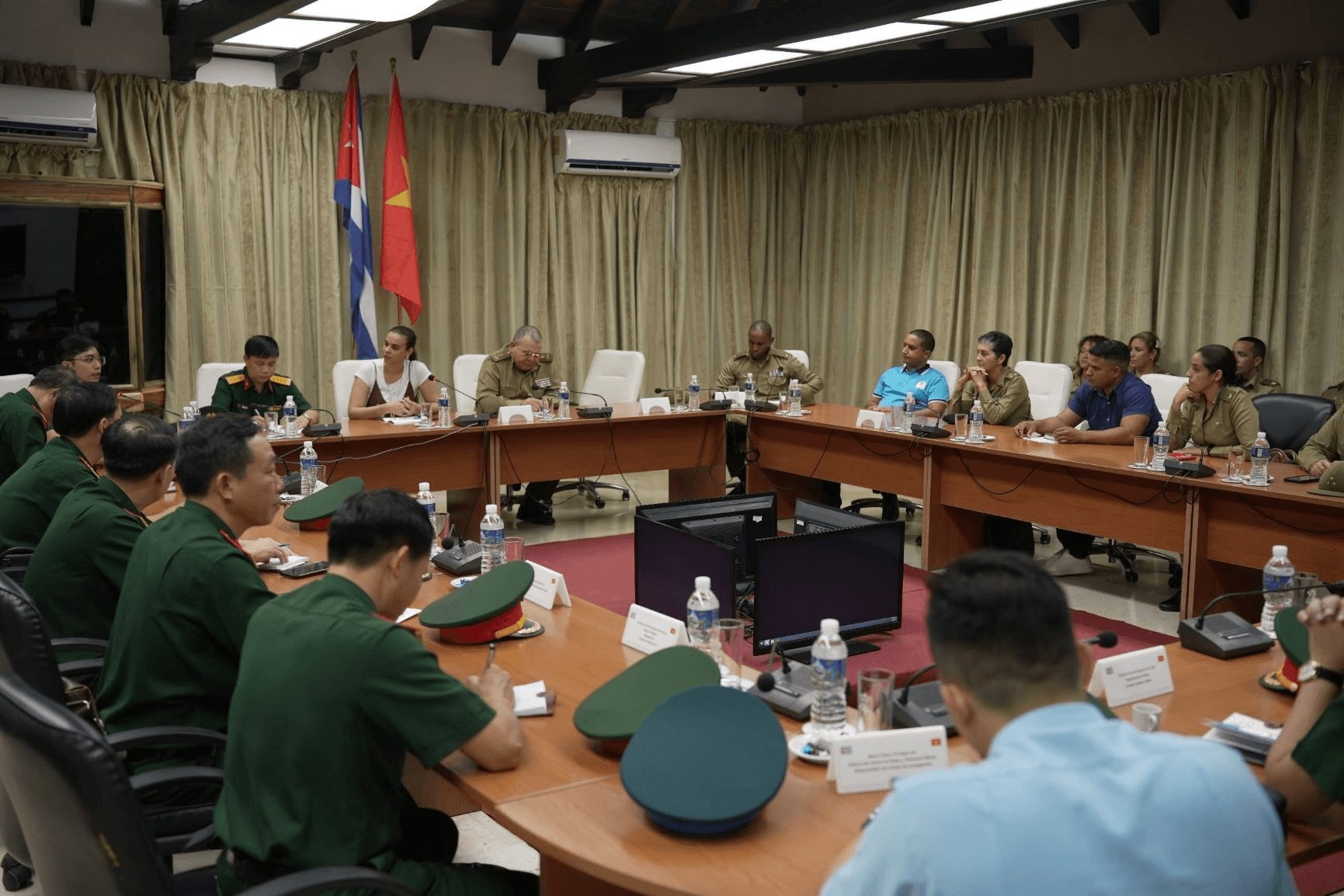 Tăng cường giao lưu giữa sĩ quan trẻ Việt Nam-Cuba