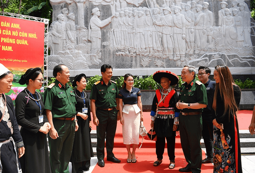 Về nguồn học sử