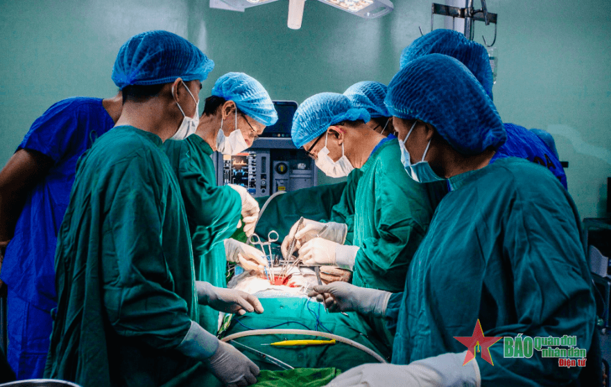 “Tư lệnh” ghép đa tạng đầu tiên tại Việt Nam - Hoàng Mạnh An