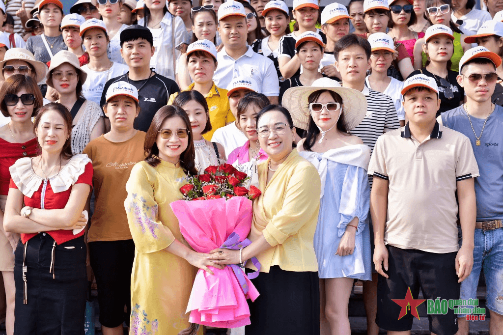 Quảng Ninh đón đoàn khách MICE 1.800 du khách