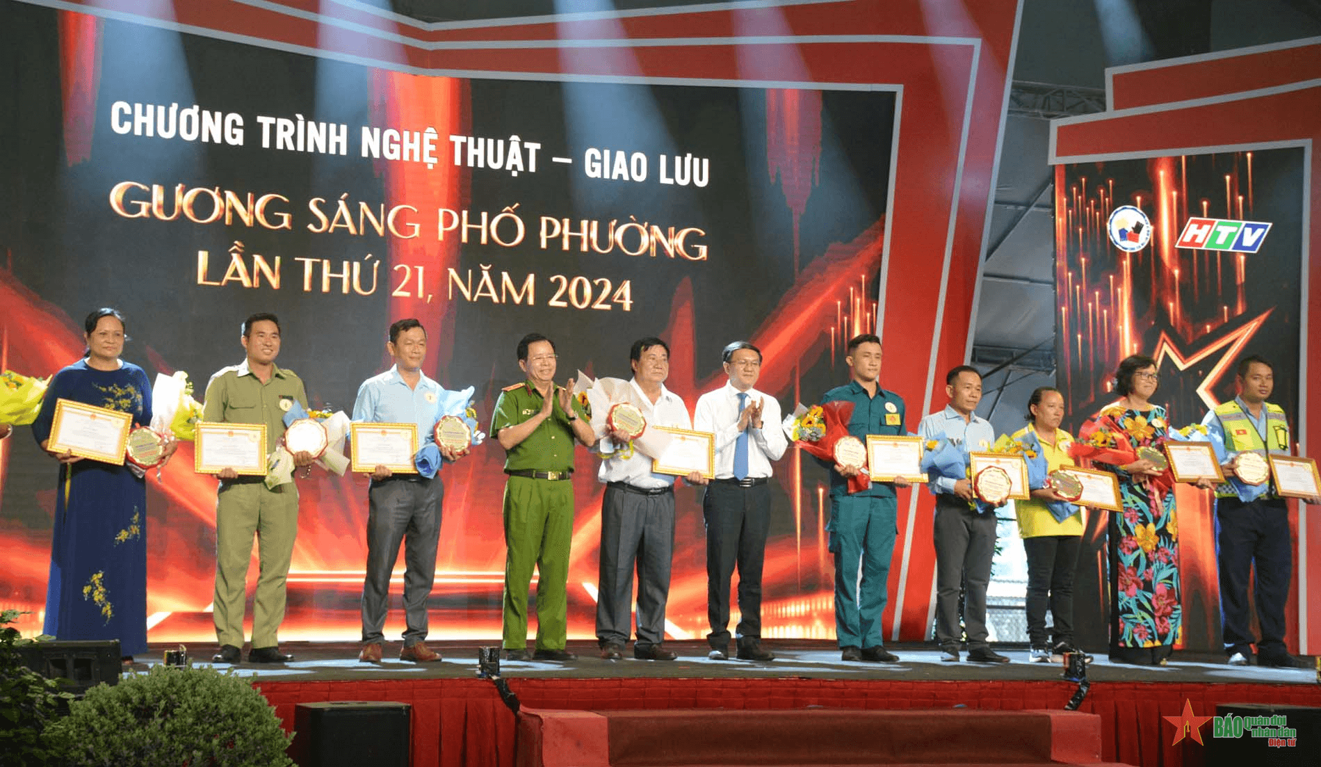 Công an TP Hồ Chí Minh tuyên dương 19 “Gương sáng phố phường”