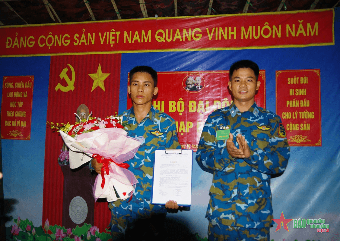 Được kết nạp Đảng ngay trong diễn tập