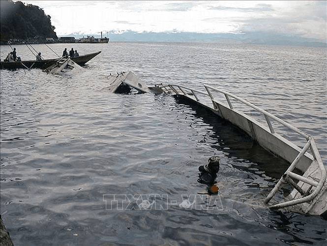 Tìm thấy 20 thi thể nạn nhân vụ đắm tàu ở CHDC Congo