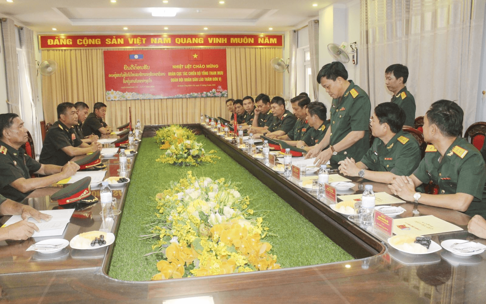 Cục Tác chiến, Bộ Tổng Tham mưu Quân đội Lào thăm và làm việc tại Quân khu 4