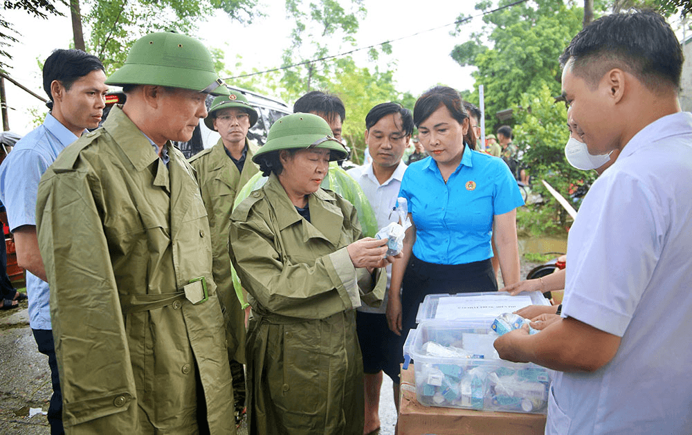 Siết chặt kỷ cương, nâng chất lượng phục vụ nhân dân