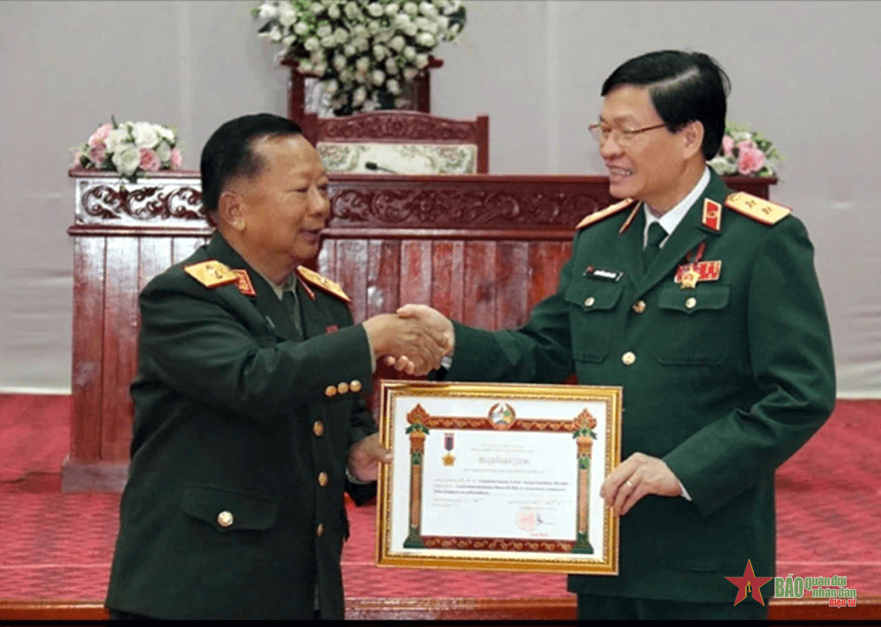 Nhà nước Lào tặng Huân chương cho 1 tập thể và 8 cá nhân thuộc Học viện Quân y Việt Nam