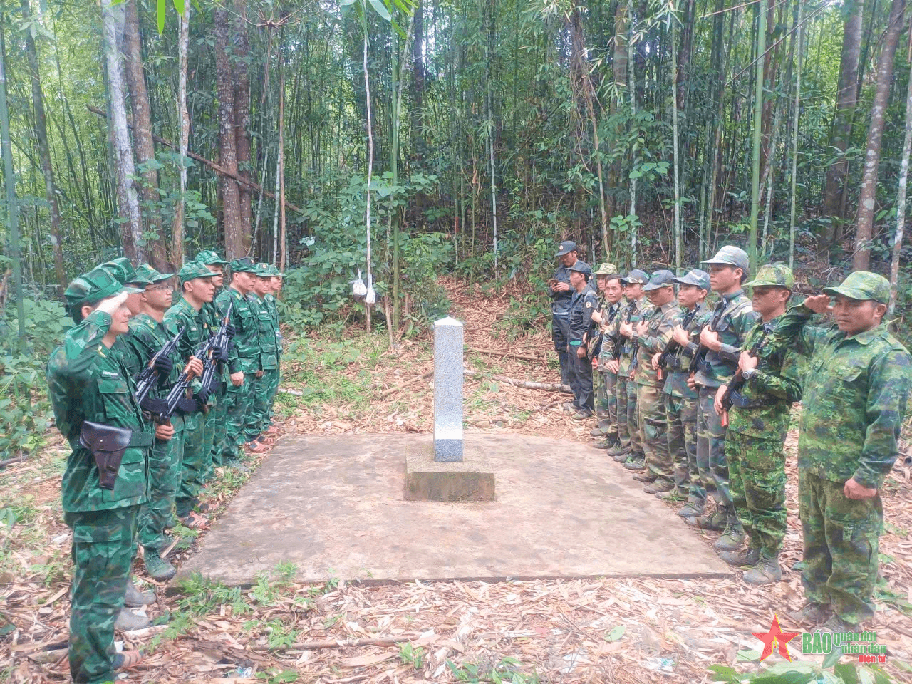 Tuần tra song phương bảo vệ biên giới Việt Nam - Lào