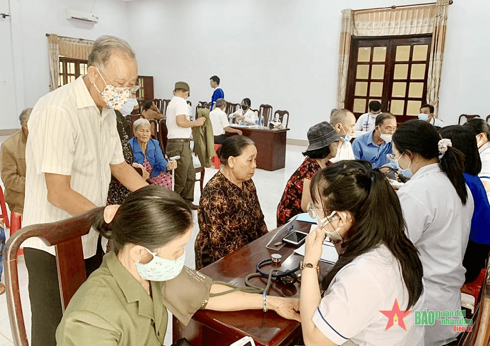 Khám bệnh, tặng quà người có công, gia đình khó khăn tỉnh Bà Rịa-Vũng Tàu