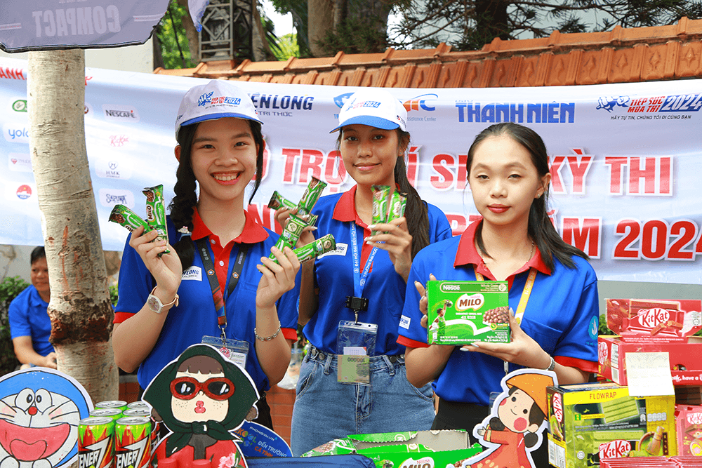 Trao gần 200.000 phần quà hỗ trợ học sinh, sinh viên trên cả nước