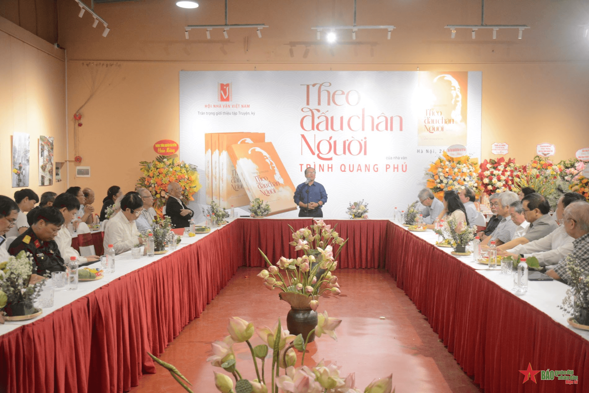 Ra mắt sách “Theo dấu chân Người” của GS, TS, nhà văn Trình Quang Phú