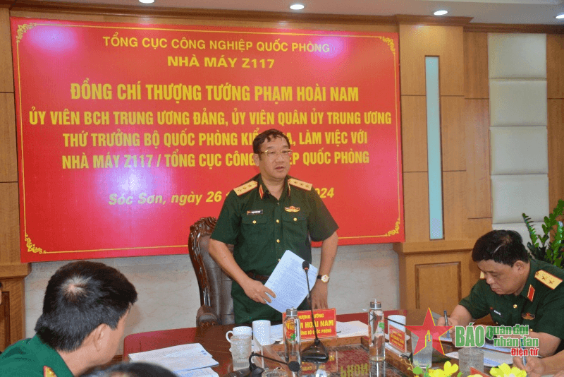 Thượng tướng Phạm Hoài Nam kiểm tra và làm việc với Nhà máy Z117