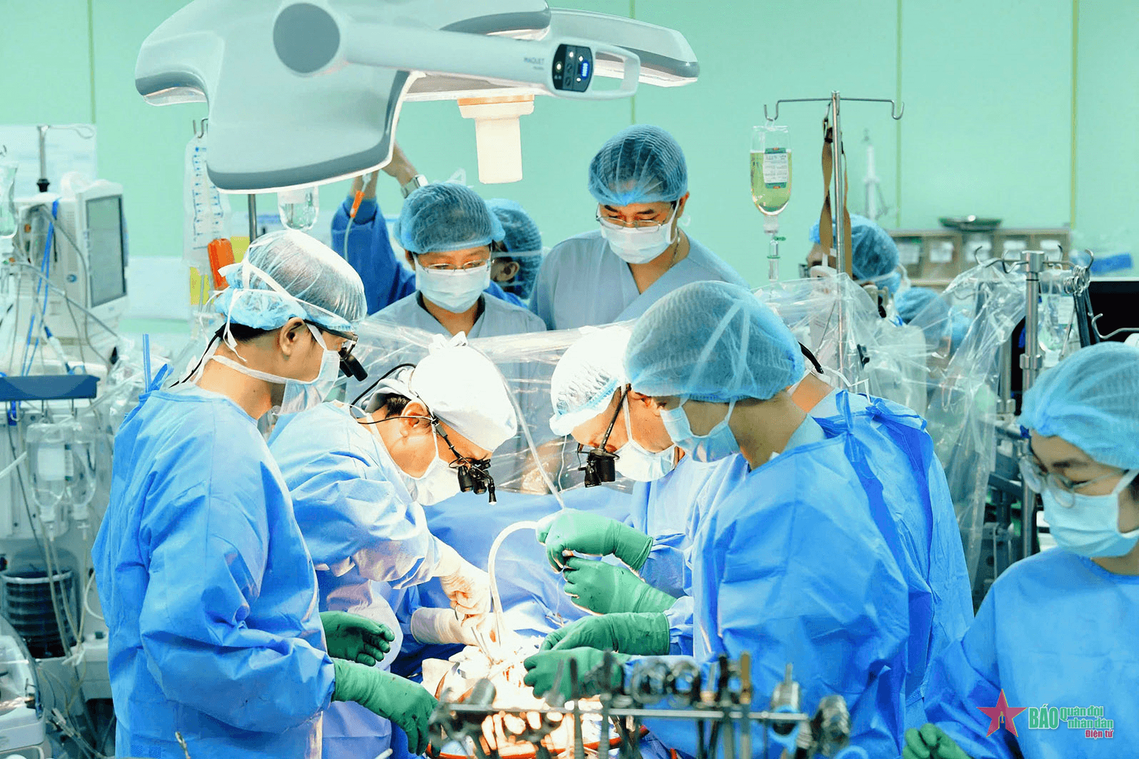 Thực hiện thành công ca ghép tim xuyên Việt và chia gan để ghép