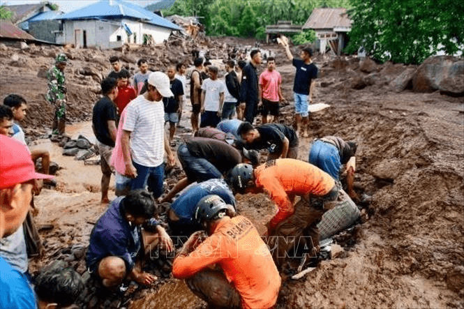Số người thiệt mạng do lũ lụt tại Indonesia tăng gấp đôi