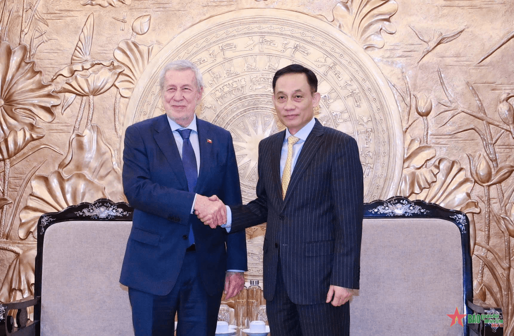 Trưởng Ban Đối ngoại Trung ương Lê Hoài Trung tiếp Bộ trưởng Ngoại giao Chile