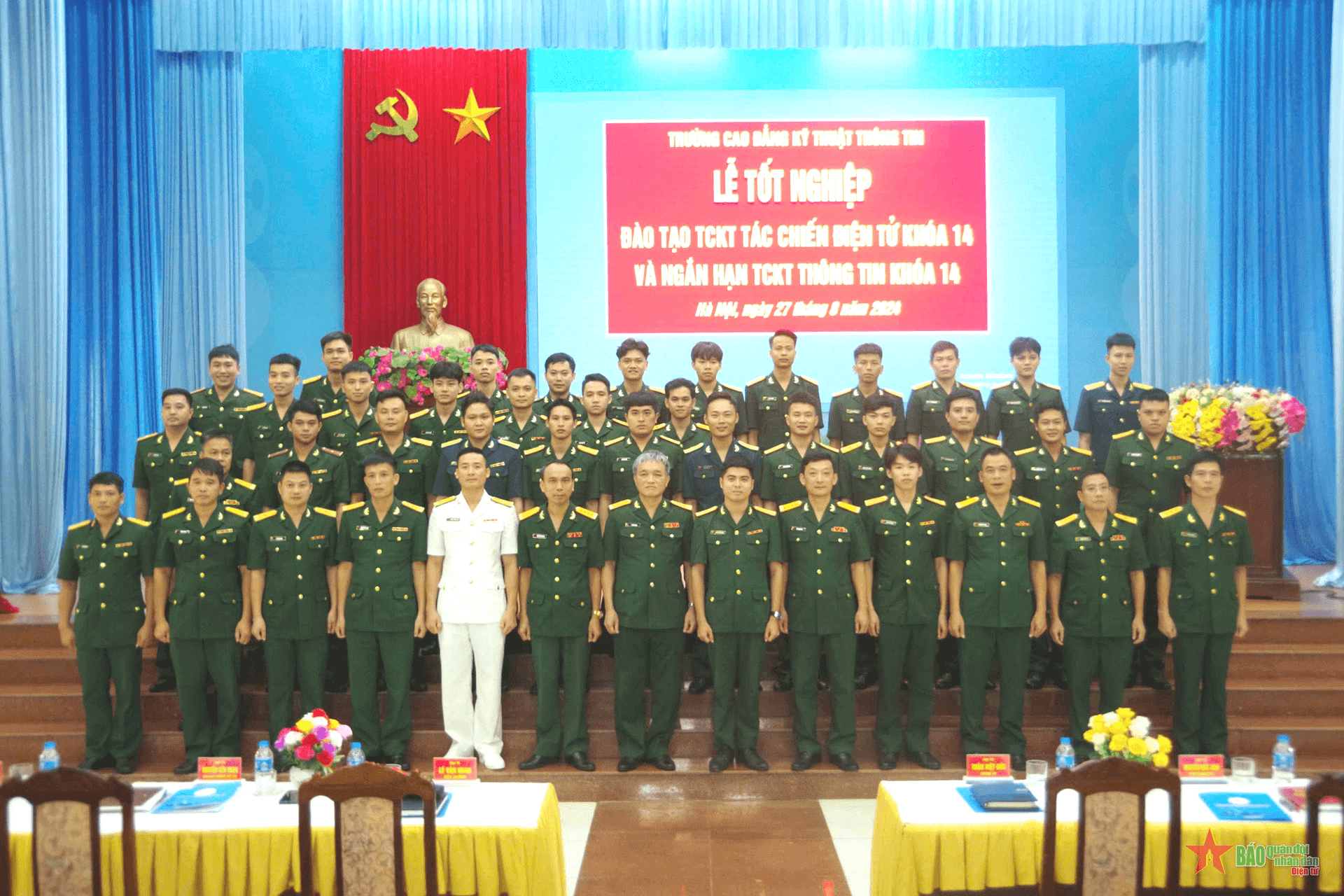 Trường Cao đẳng kỹ thuật Thông tin tổ chức lễ tốt nghiệp cho học viên