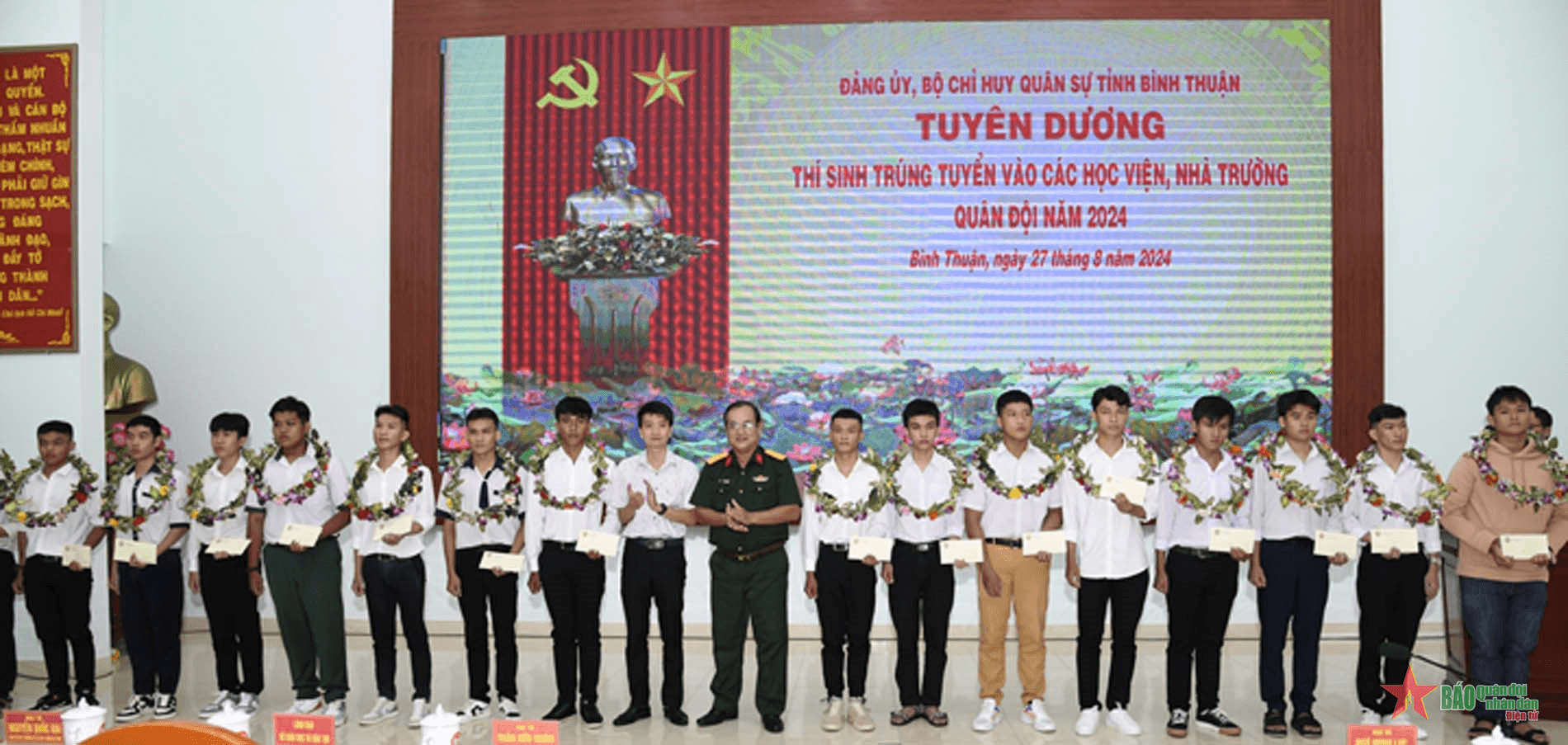 Bình Thuận tuyên dương thí sinh trúng tuyển vào học viện, nhà trường Quân đội
