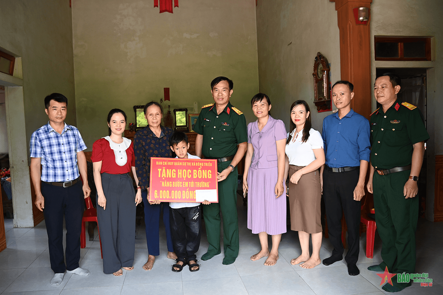LLVT tỉnh Quảng Ninh thực hiện chương trình "Nâng bước em tới trường"