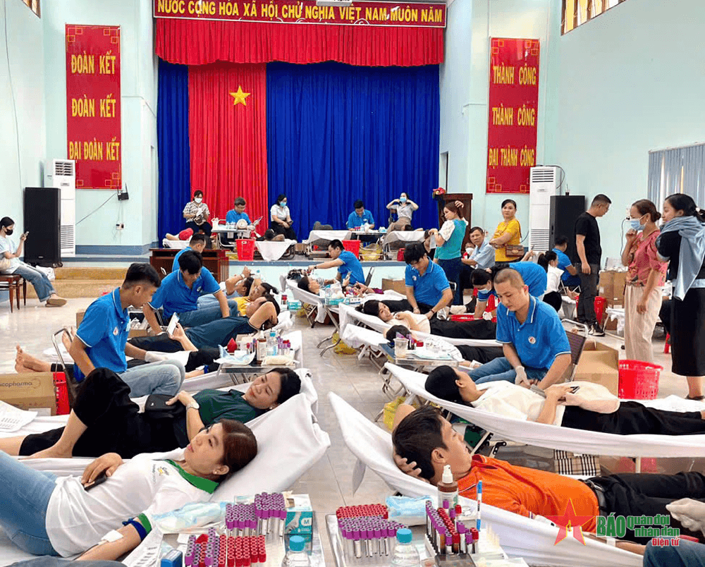 Tuổi trẻ Bệnh viện Quân dân y 16, tham gia hiến máu tình nguyện