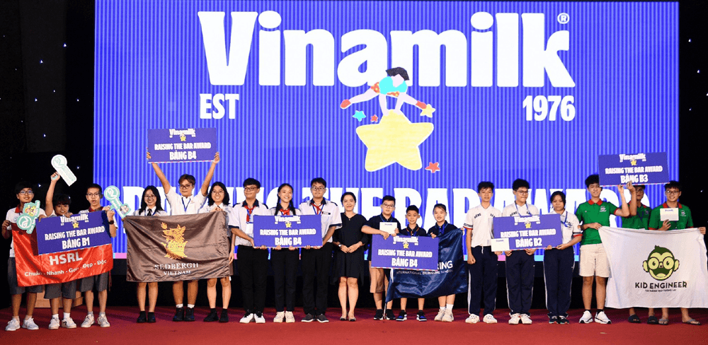 Vinamilk trao giải thưởng đặc biệt cho các tài năng robot