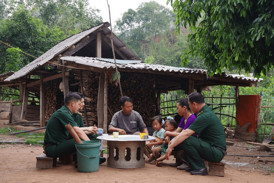 Giúp đồng bào vùng biên ở Điện Biên nắm chắc pháp luật