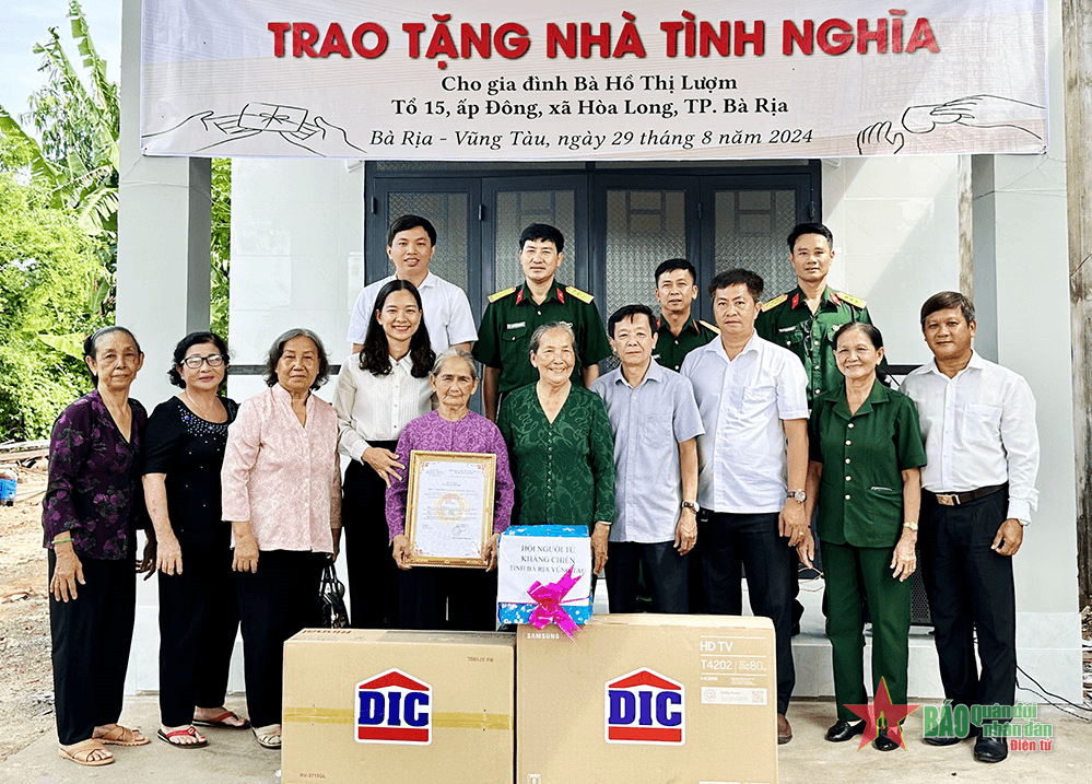 Bộ CHQS tỉnh Bà Rịa-Vũng Tàu trao tặng “Nhà tình nghĩa”