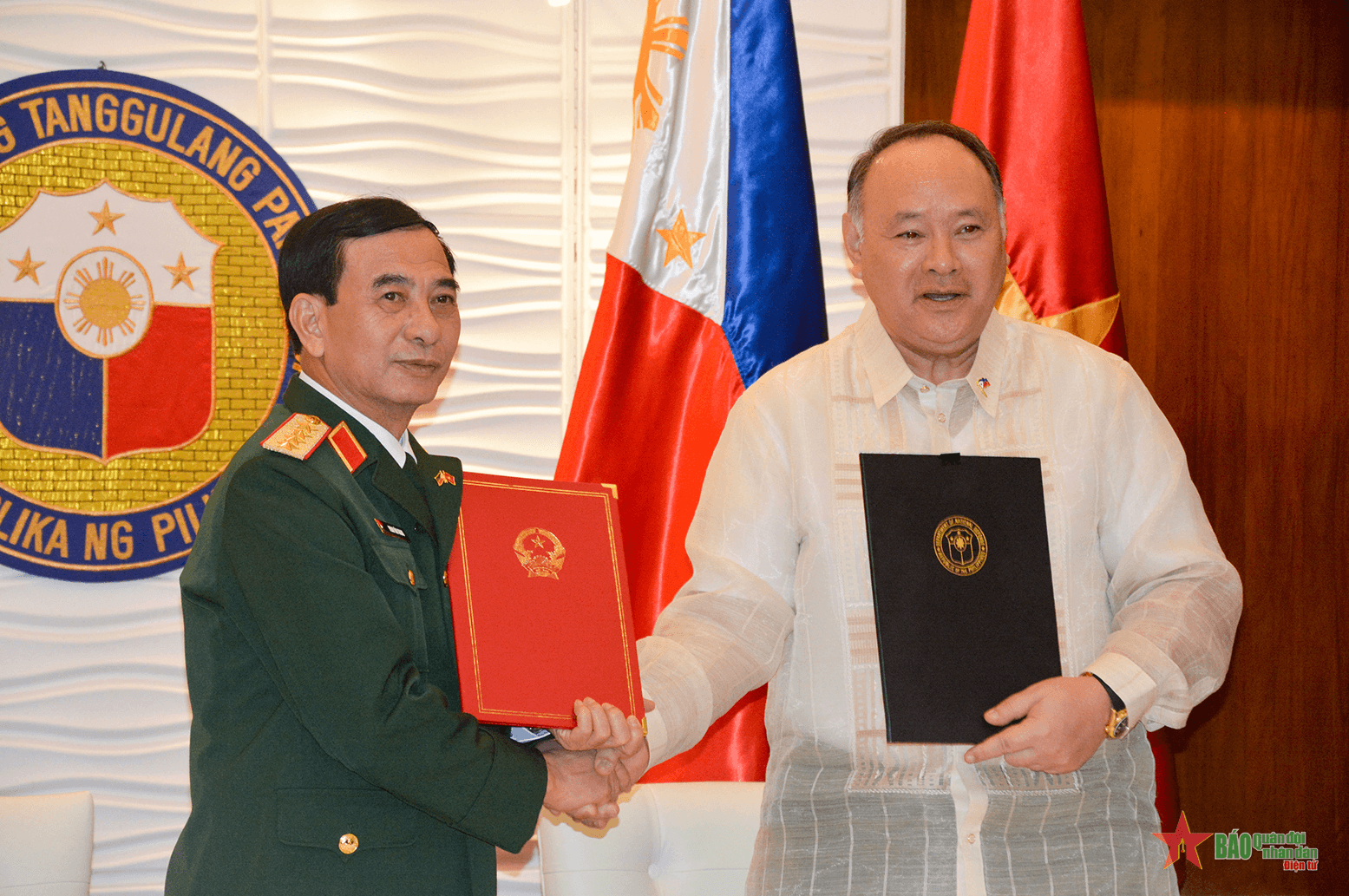 Đại tướng Phan Văn Giang hội đàm với Bộ trưởng Bộ Quốc phòng Philippines