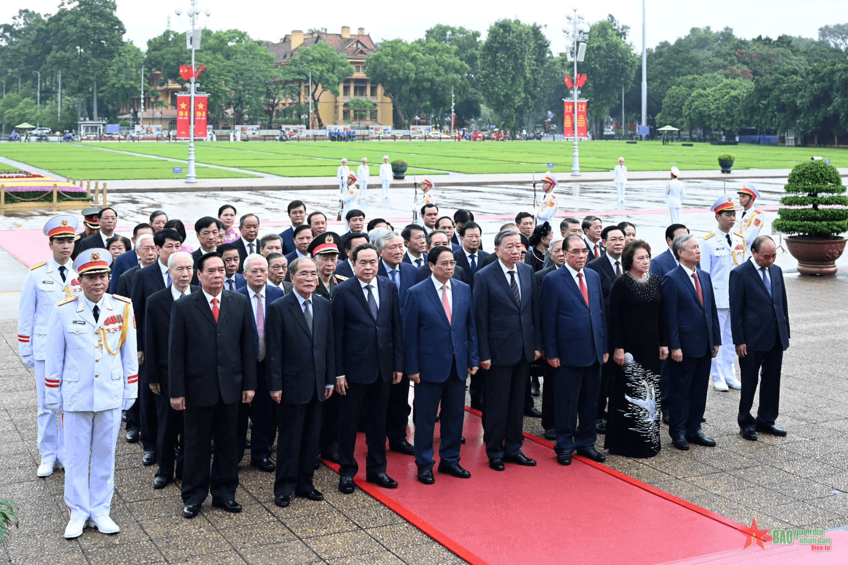 Lãnh đạo Đảng, Nhà nước, Quân đội vào Lăng viếng Chủ tịch Hồ Chí Minh