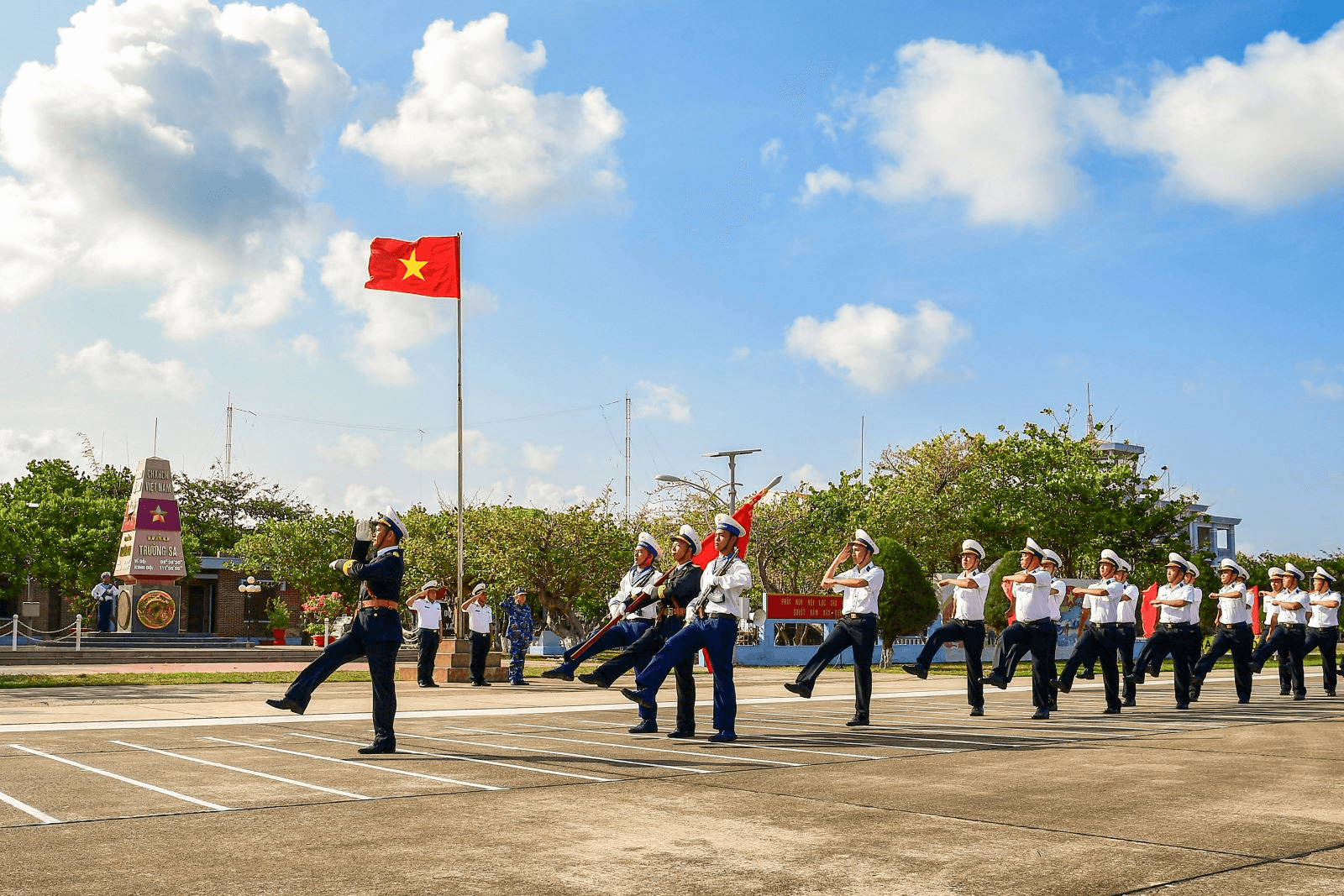 Thiêng liêng cờ Tổ quốc ở Trường Sa