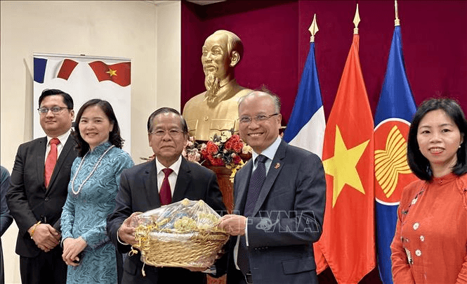 79 năm Cách mạng tháng Tám và Quốc khánh 2-9: Đại sứ Lào tại Pháp đánh giá cao những thành tựu của Việt Nam
