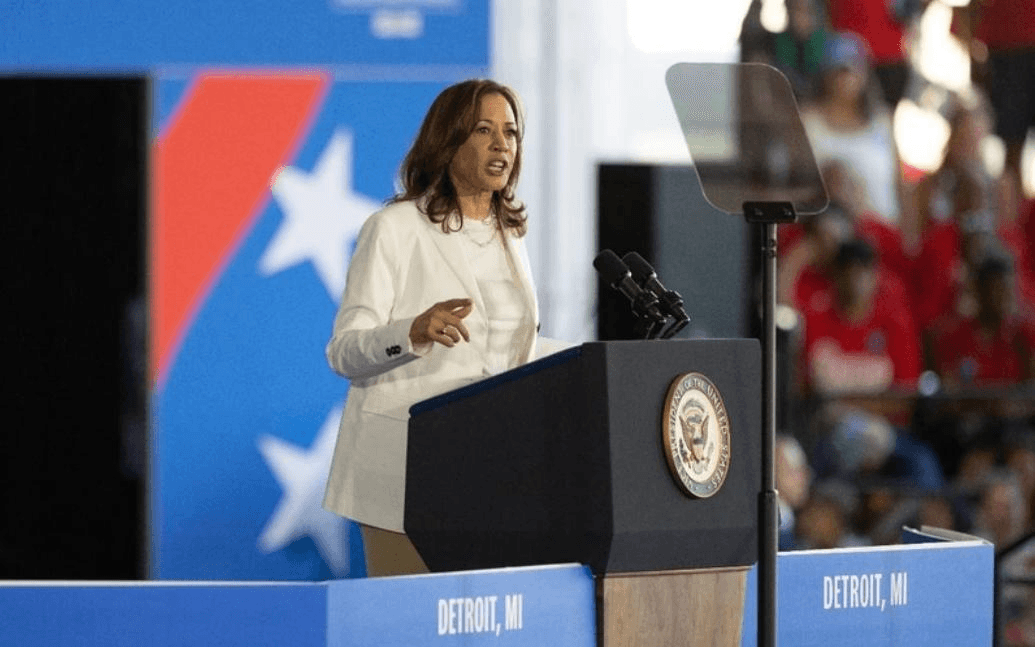 Bầu cử Mỹ 2024: Bà Kamala Harris công kích hoạt động của ông Donald Trump ở nghĩa trang quân đội