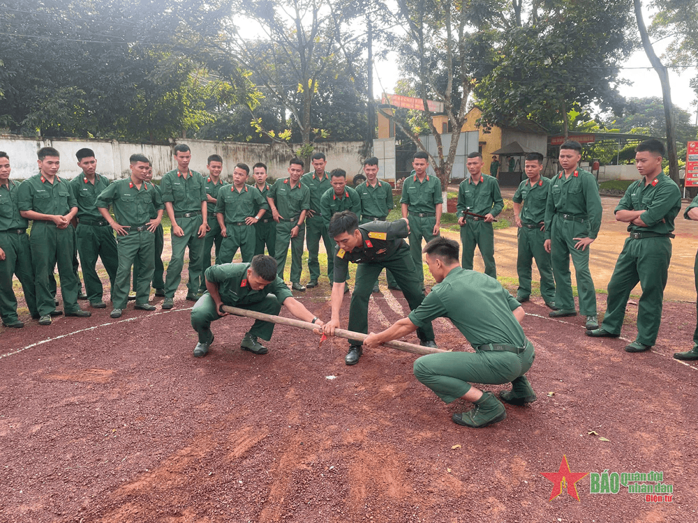 Rộn ràng trò chơi dân gian tại Sư đoàn 324