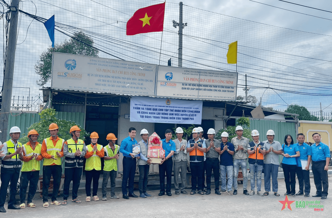 Liên đoàn Lao động TP Hồ Chí Minh thăm, tặng quà người lao động làm việc xuyên lễ Quốc khánh