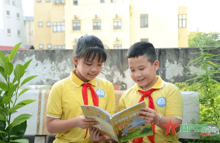 Vẻ đẹp Bộ đội Cụ Hồ làm rạng ngời trang sách giáo khoa ngữ văn phổ thông