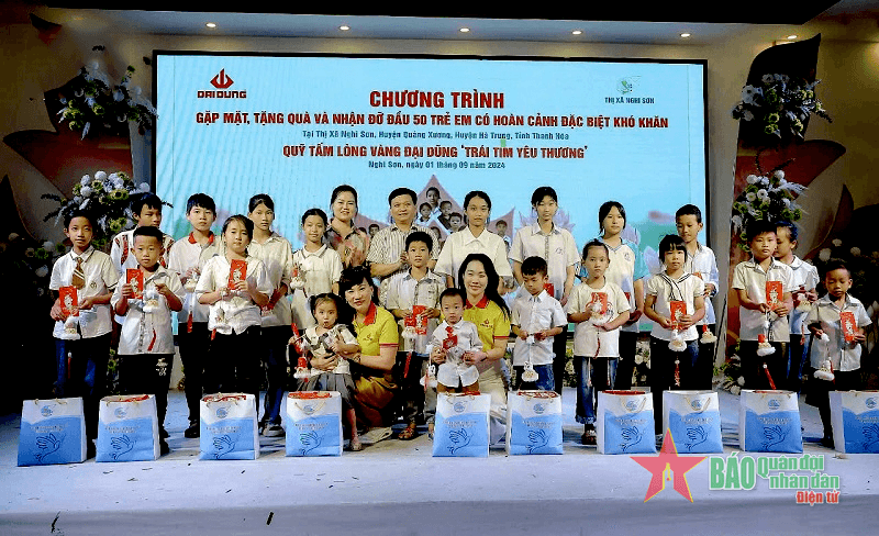 Thanh Hóa: Gần 2.200 trẻ mồ côi, có hoàn cảnh đặc biệt khó khăn được tặng quà đầu năm học mới