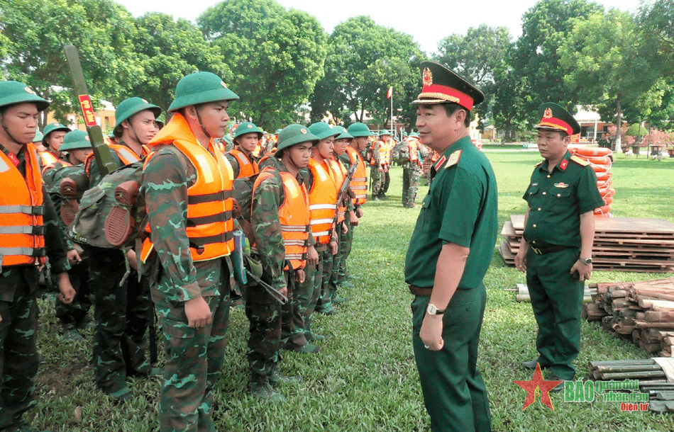 Tư lệnh Quân đoàn 12 kiểm tra khả năng sẵn sàng ứng phó sự cố thiên tai tại Lữ đoàn Pháo binh 368