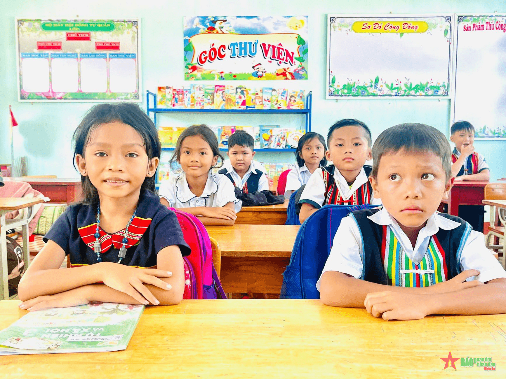 Học sinh vùng cao Quảng Nam vui đến trường
