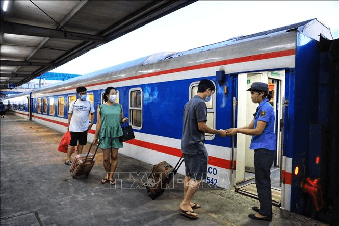 Hủy 10 mác tàu hỏa do ảnh hưởng bão số 3