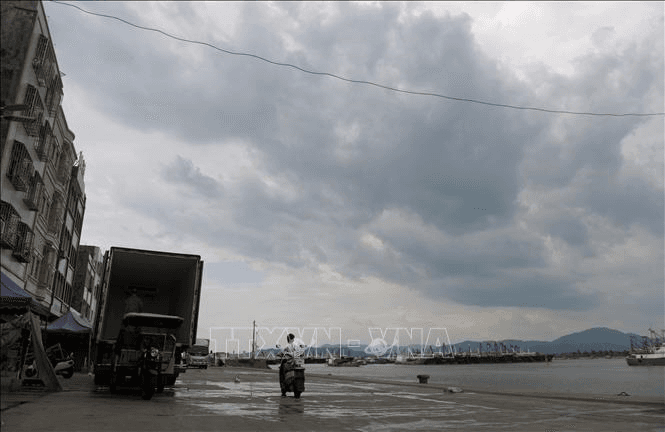 Trung Quốc: Tỉnh Hải Nam gấp rút sơ tán gần 420.000 người tránh siêu bão Yagi