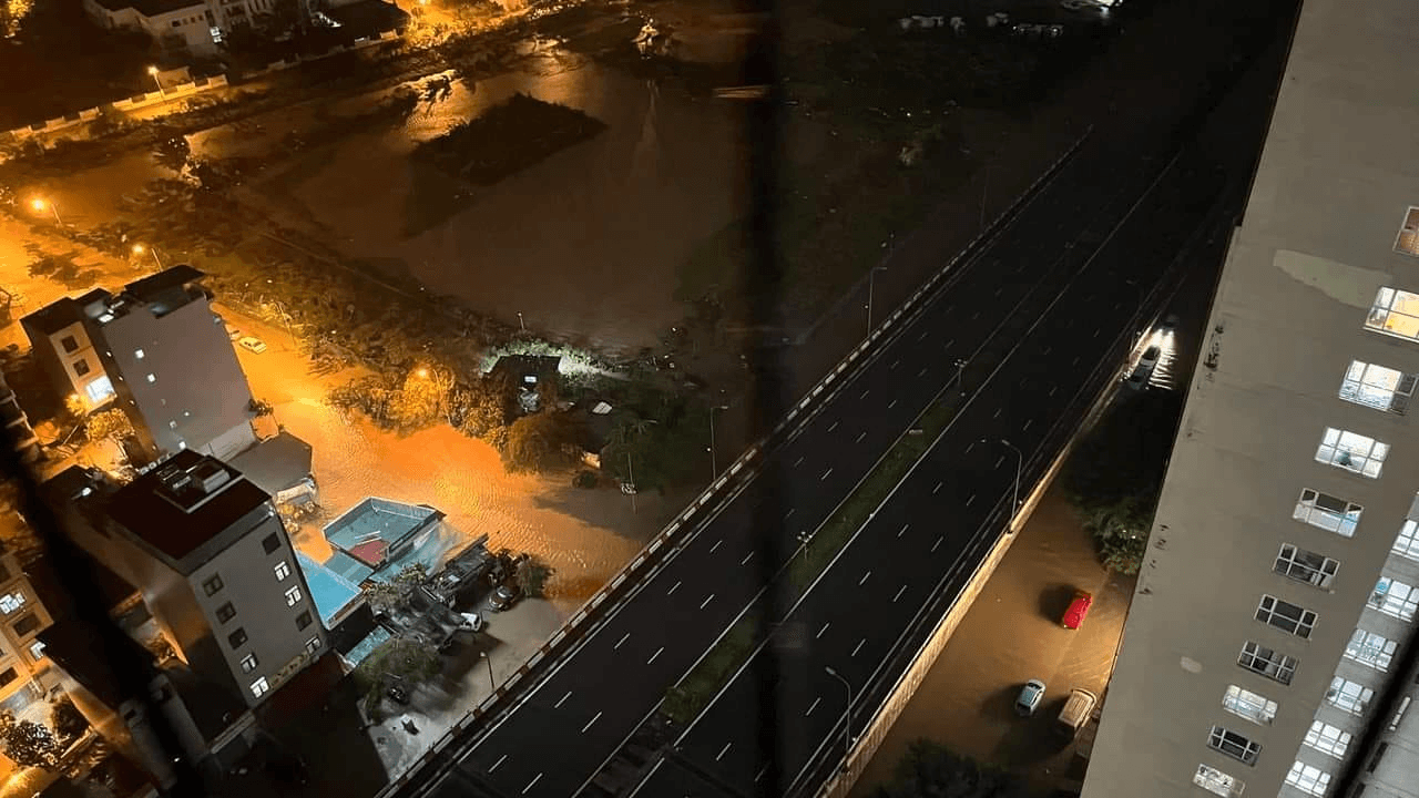 Ảnh hưởng hoàn lưu bão số 3, Hà Nội có mưa lớn gây ngập úng cục bộ