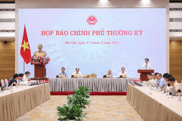 Họp báo Chính phủ: Ưu tiên, phấn đấu cho tăng trưởng năm 2024 và 2025