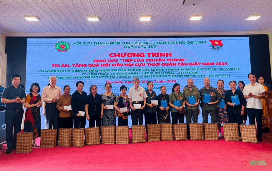 Hỏi-đáp pháp luật: Trường hợp thanh niên xung phong được hưởng chế độ bảo hiểm y tế và trợ cấp mai táng