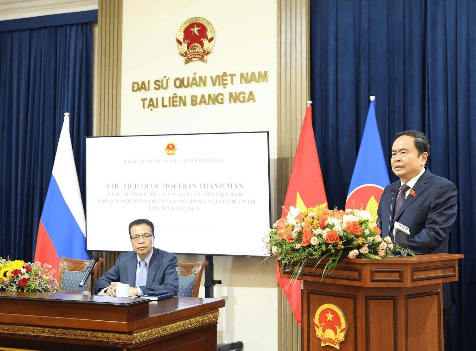 Chủ tịch Quốc hội gặp gỡ Đại sứ quán và đại diện cộng đồng người Việt Nam tại Liên bang Nga