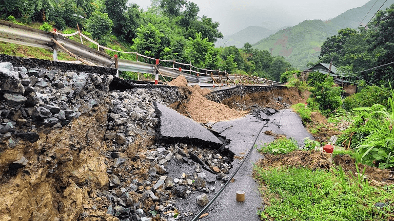 Thanh Hóa: Sạt trượt một số tuyến giao thông khu vực miền núi