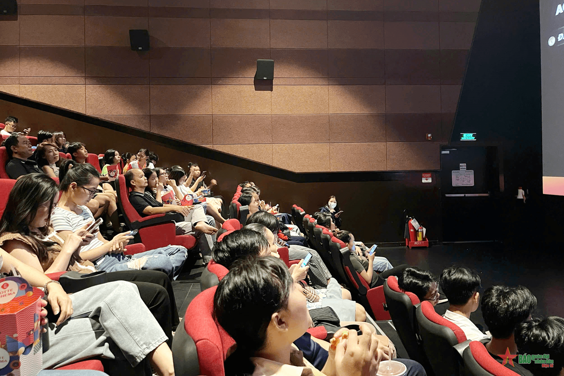 Tuần phim giới thiệu tác phẩm dự giải Cánh diều 2024 thu hút khán giả Nha Trang