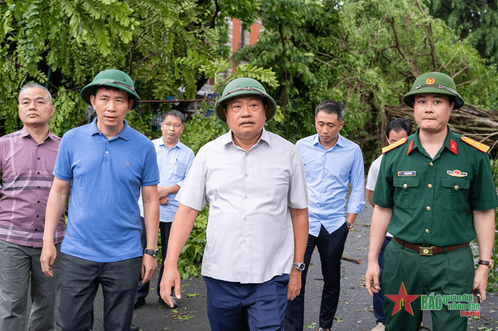 Chủ tịch UBND TP Hà Nội kiểm tra công tác khắc phục hậu quả sau bão số 3 trên địa bàn quận Hoàn Kiếm, TP Hà Nội