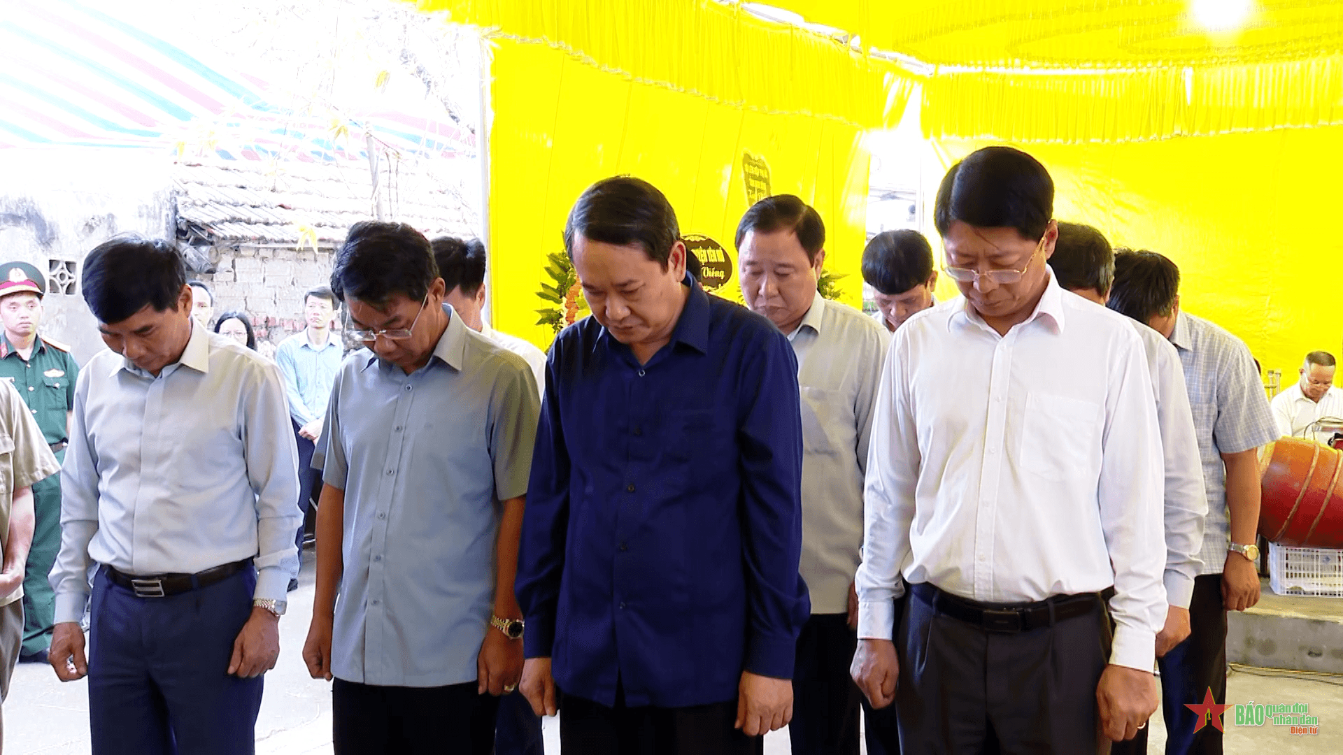 Lãnh đạo tỉnh Ninh Bình thăm hỏi gia đình Đại úy Nguyễn Đình Khiêm hy sinh khi làm nhiệm vụ